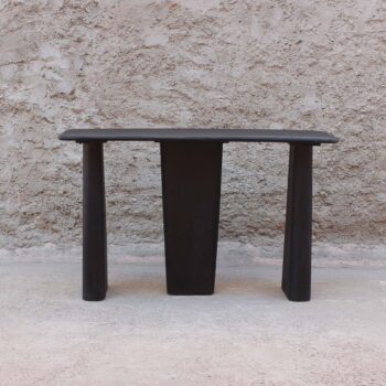 mesa de arrimo de madera maciza color negro estilo minimalista y moderno