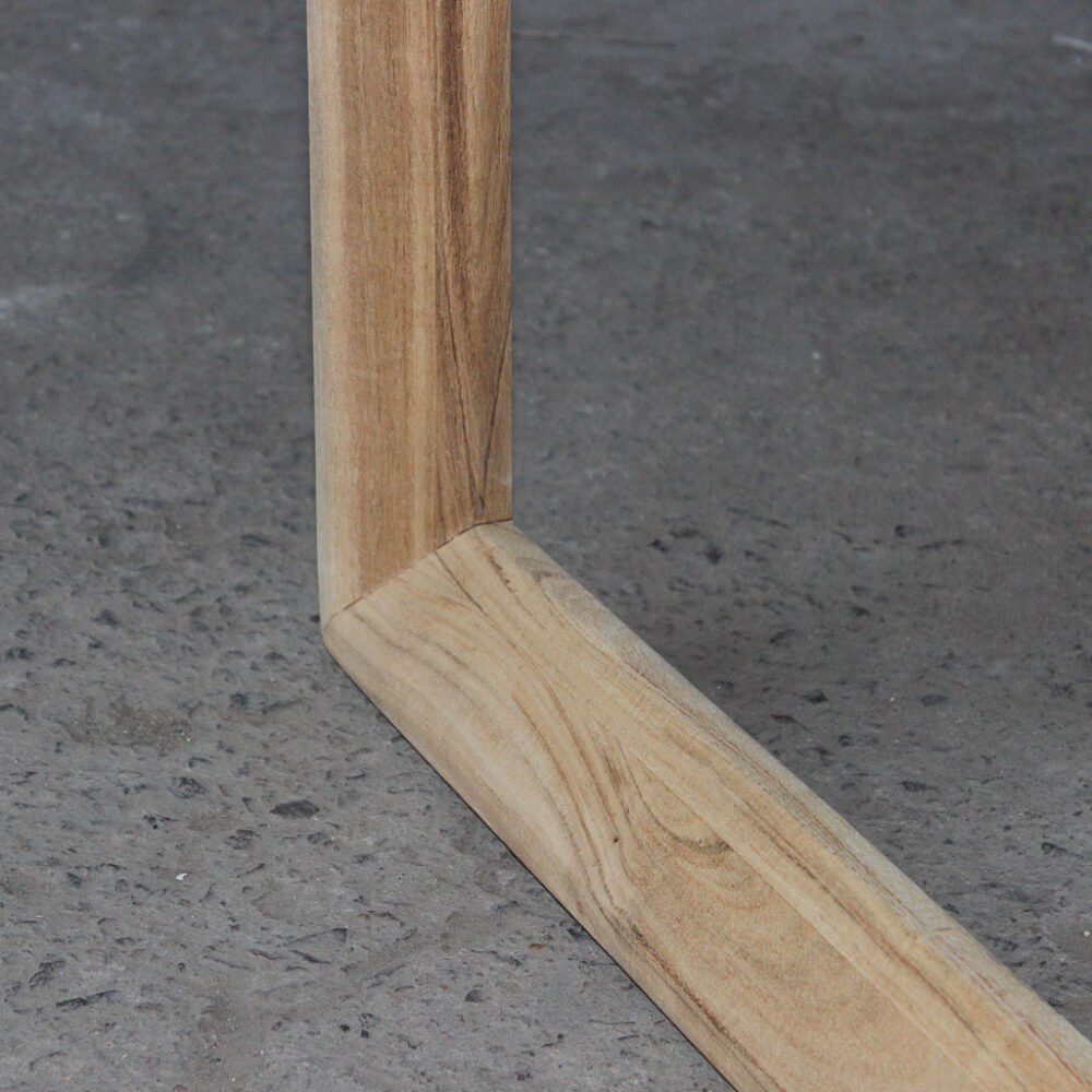 detalle de mesa de comedor rectangular moderna de madera maciza