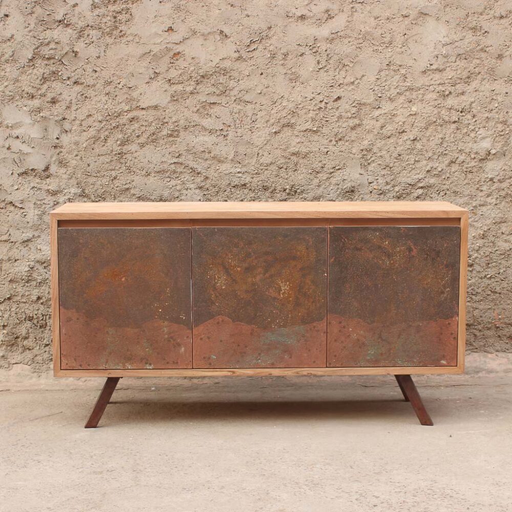 50072-Buffet Sahara 3 puertas-157x50x67 (2) Buffet de madera maciza con detalle de piedra laminada en las 3 puertas. Mueble para living o comedor