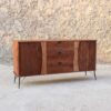 mueble buffet de madera maciza con puertas y cajones. Mueble para living o para comedor