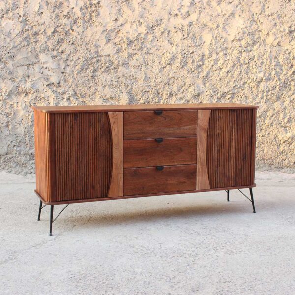 mueble buffet de madera maciza con puertas y cajones. Mueble para living o para comedor