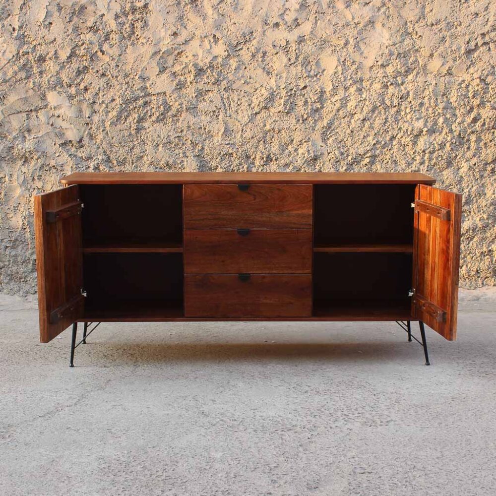 mueble buffet de madera maciza con puertas y cajones. Mueble para living o para comedor