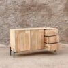 mueble buffet de madera maciza color claro. Mueble para living o para comedor con puerta y cajones