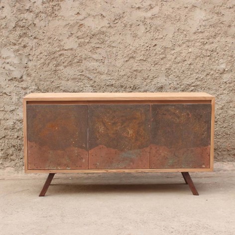 Buffet modelo Sahara, fabricado con madera maciza de acacia. Se puede usar como mueble de living o comedor