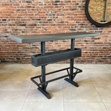 Mesa barra bar para terrazas, balcones o espacios. Se peude usar con tabueretes para poder disfrutar de cócteles