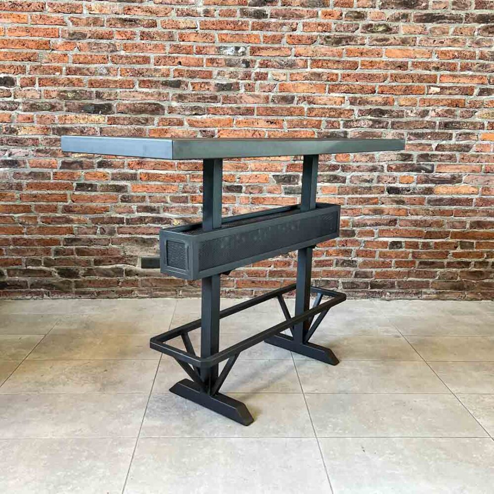 Mesa barra bar para terrazas, balcones o espacios. Se peude usar con tabueretes para poder disfrutar de cócteles