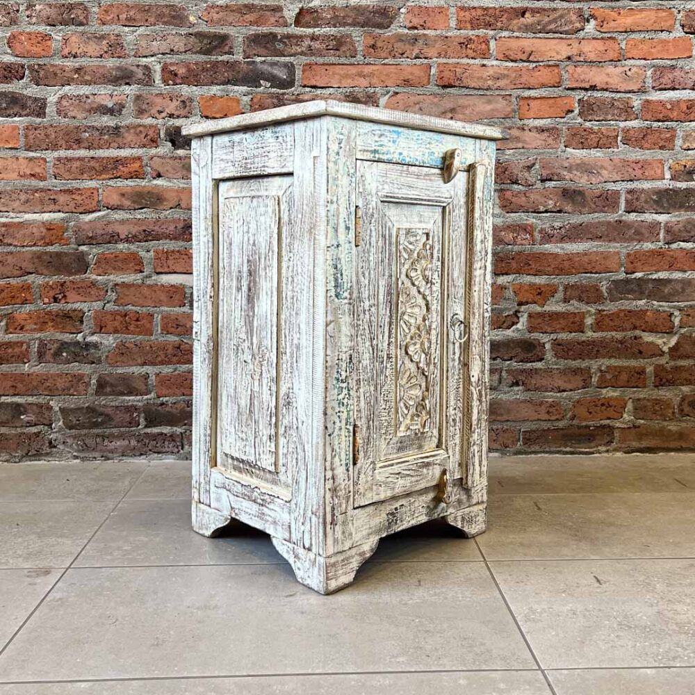 IMG_4080 Velador Bari 38 x 35 x 65 cm