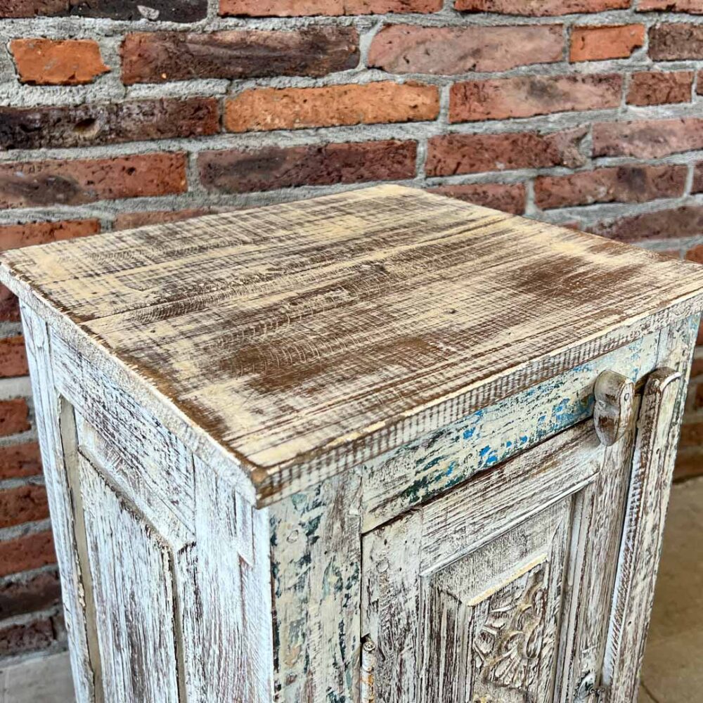 IMG_4084 Velador Bari 38 x 35 x 65 cm