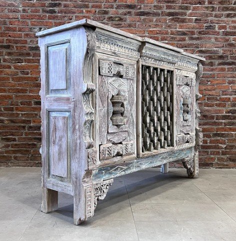 Bar Sinra tallado a mano con piezas originales