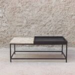 mesa de centro rectangular de fierro y marmol con estilo moderno y minimalista