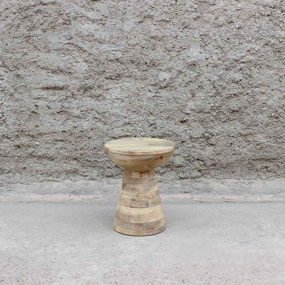 mesa latera de madera de maciza de mango, forma redonda, estilo moderno y minimalista