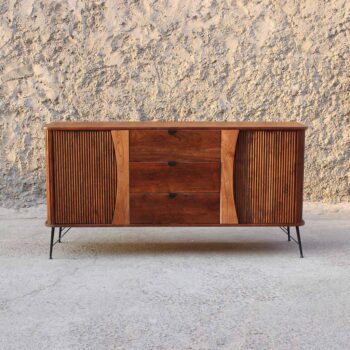 mueble buffet de madera maciza con puertas y cajones. Mueble para living o para comedor