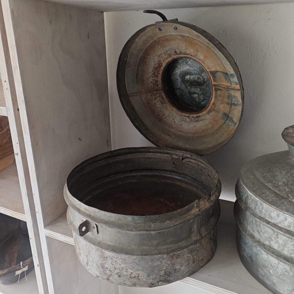 Lechero original antiguo 30 diámetro x 27 altura, decoración
